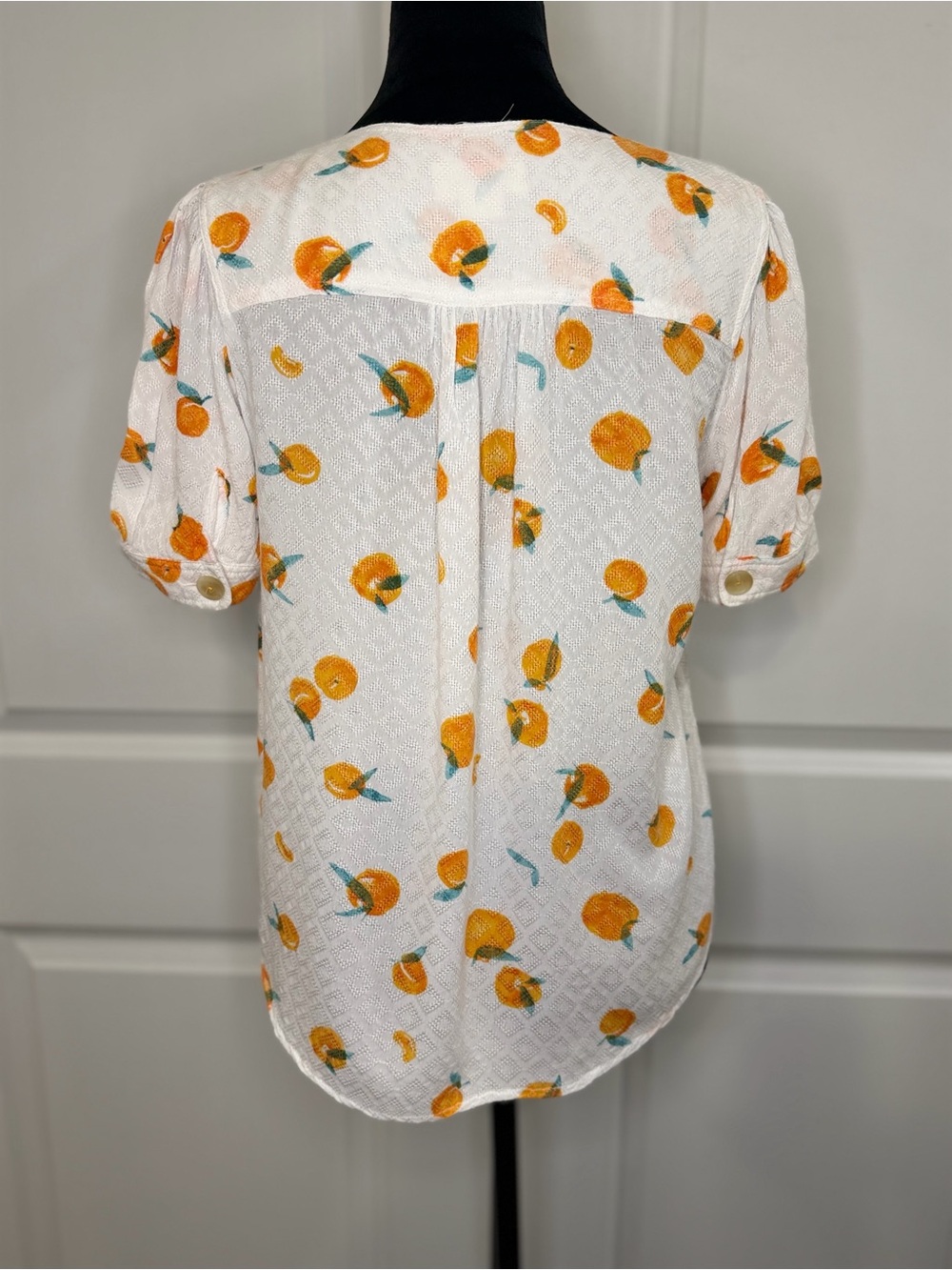 Maeve Anthropologie White Button-Front Top with Orange Fruit Print Size 2 - Picture 4 of 13